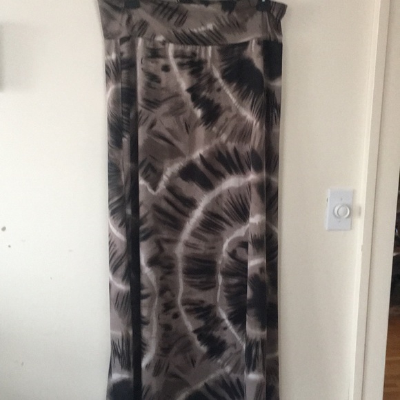 Yummy Plus Dresses & Skirts - yummy 3x brown tie dye maxi skirt